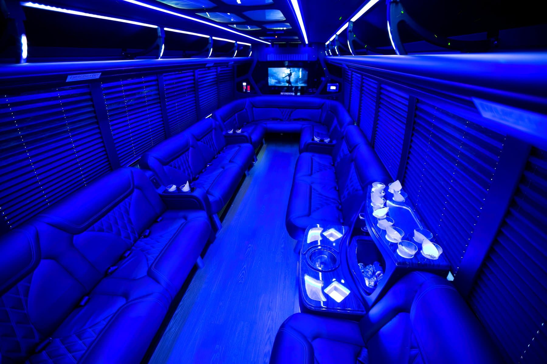 22 PAX PARTY BUS exterior 4