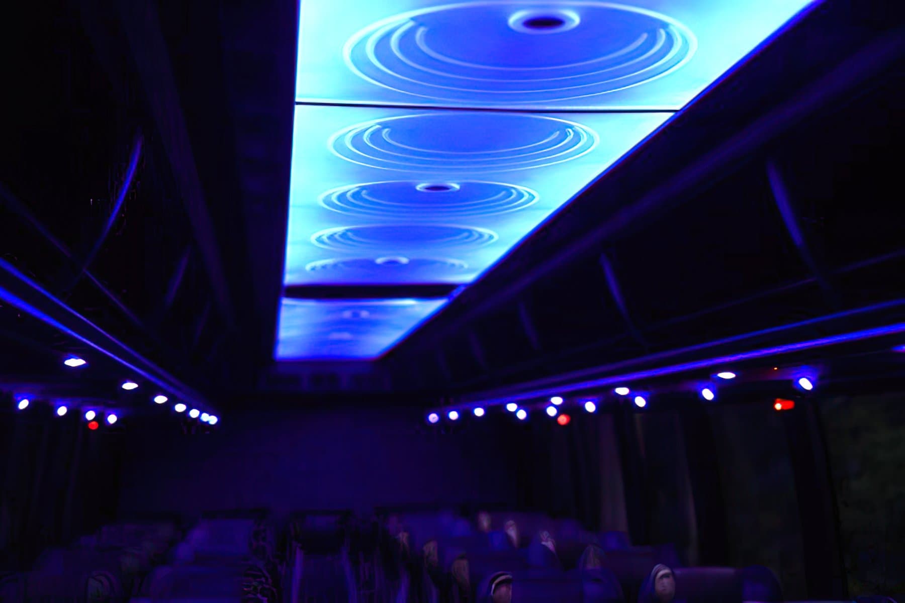 37 PAX Coach exterior 3