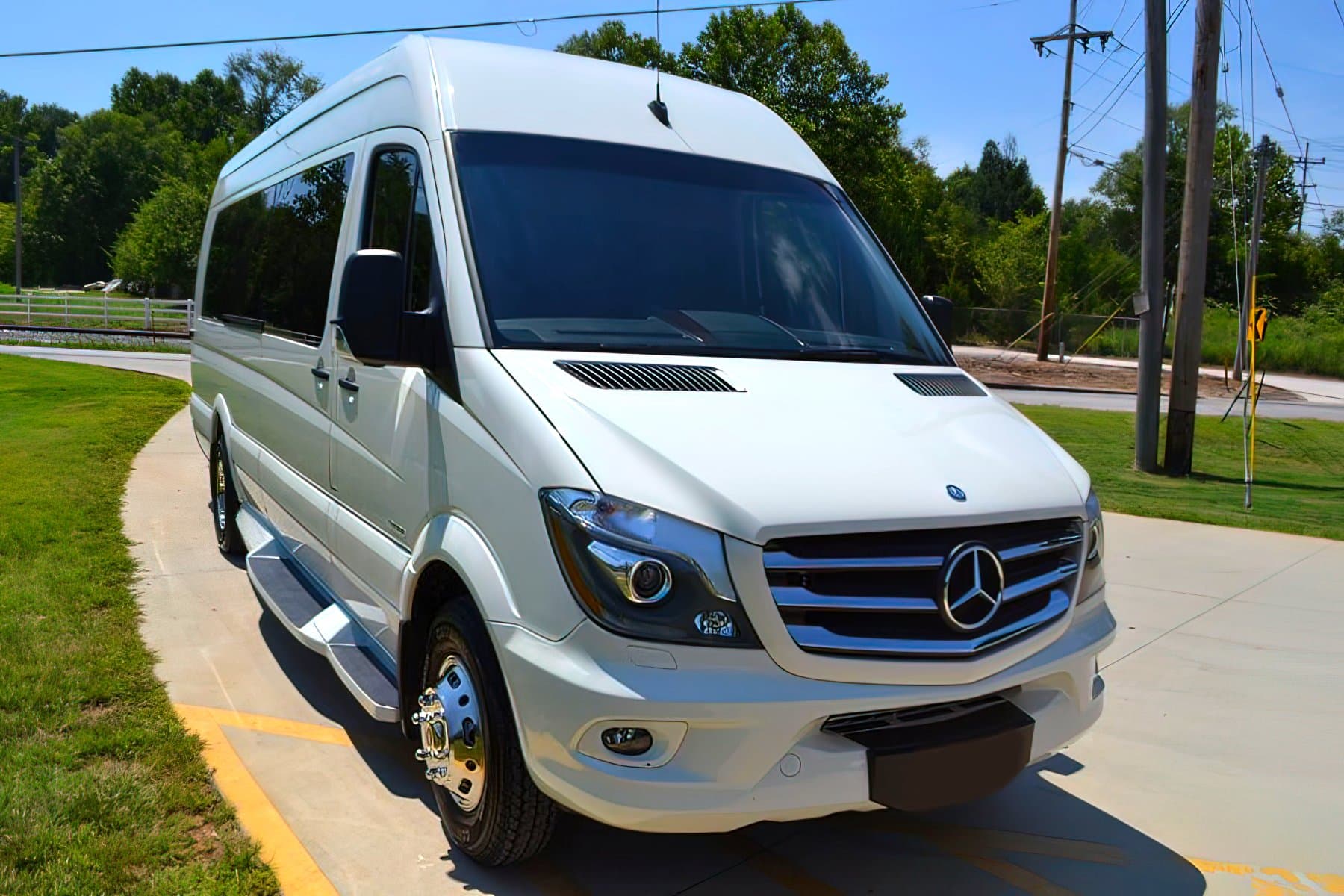 14 PAX Mercedez Benz Sprinter Party Bus - Van for charter