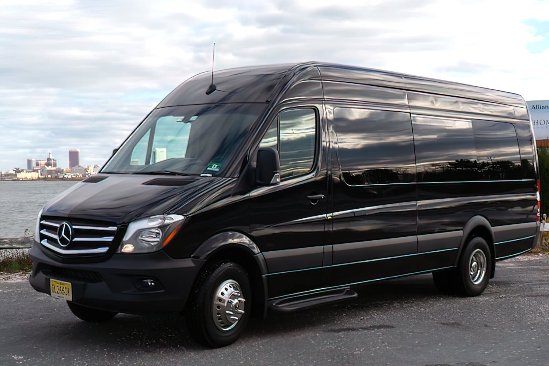 10 PAX Mercedes-Benz Limousine Sprinter exterior 2