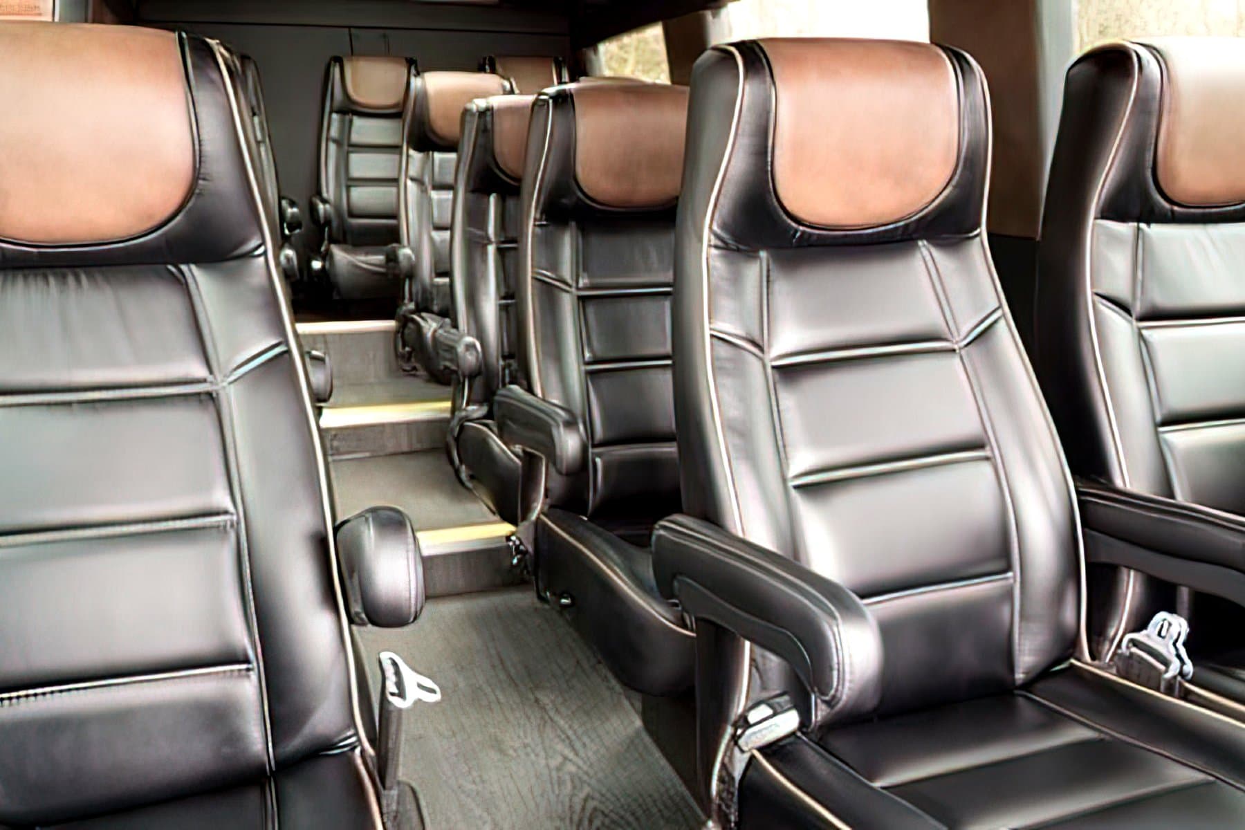 14 PAX MERCEDES SPRINTER exterior 2