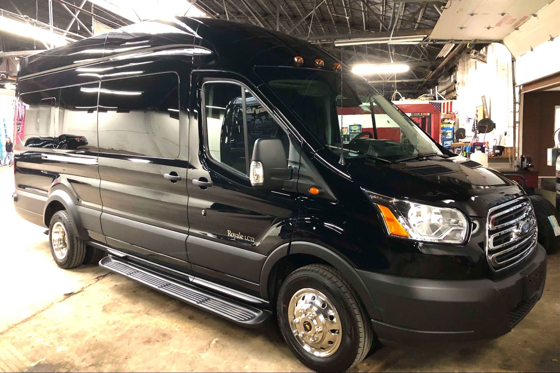 10 PAX Limo Van exterior 3