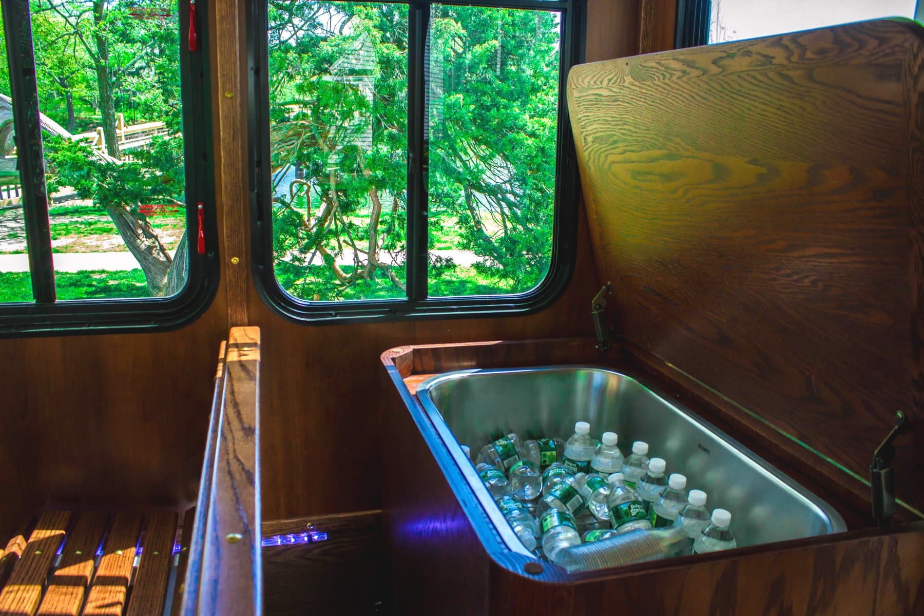 28 PAX WEDDING TROLLEY exterior 4