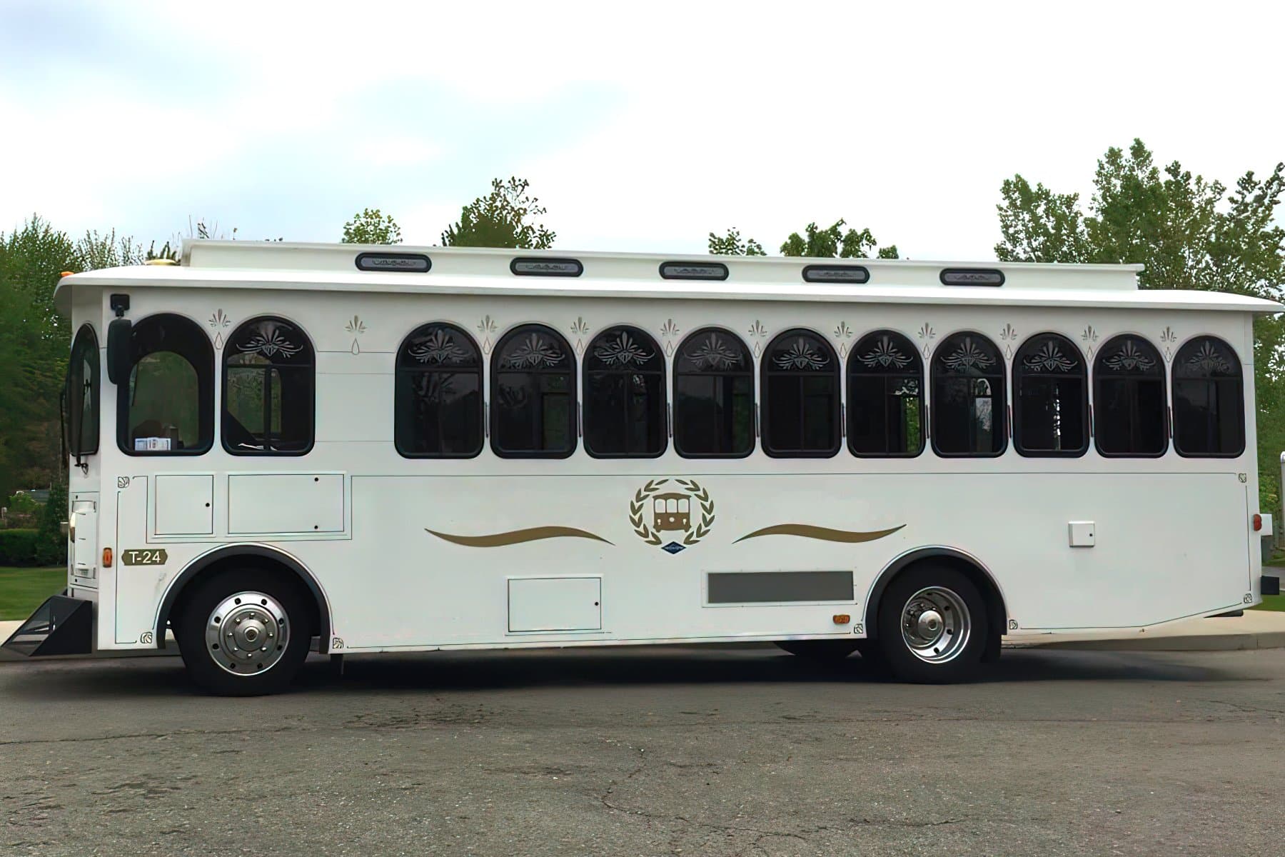 32 PAX Trolley  Sir Lancelot exterior 2