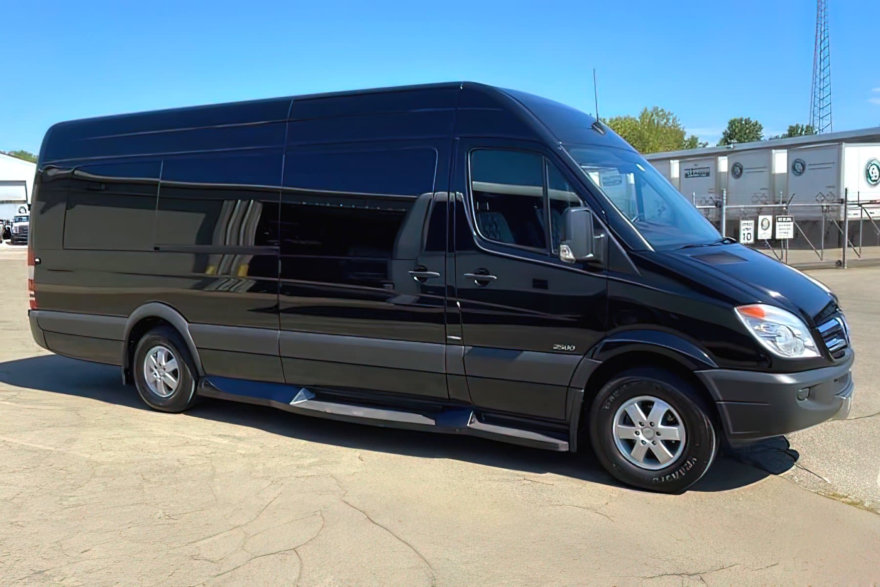 10 PAX Party Bus exterior 4