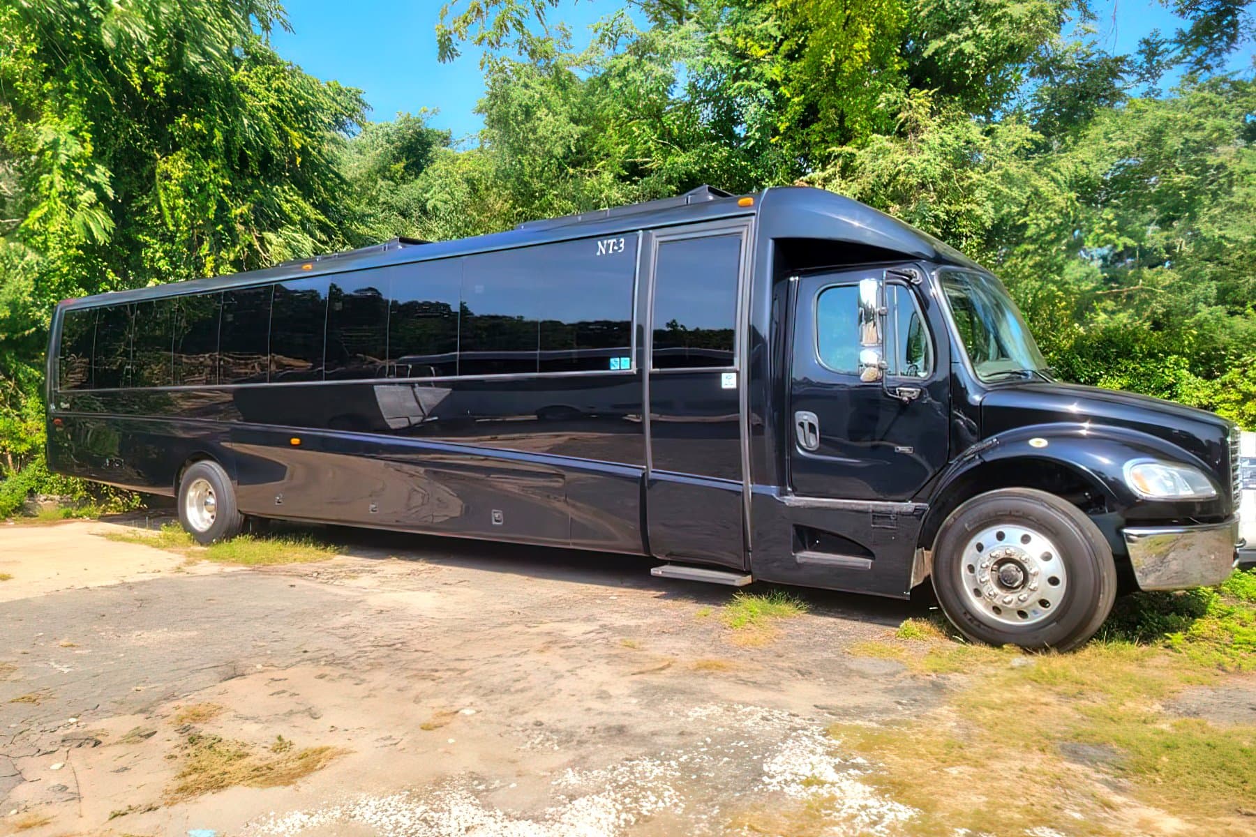 42 PAX Executive Freightliner Bus - Motor Coach for charter