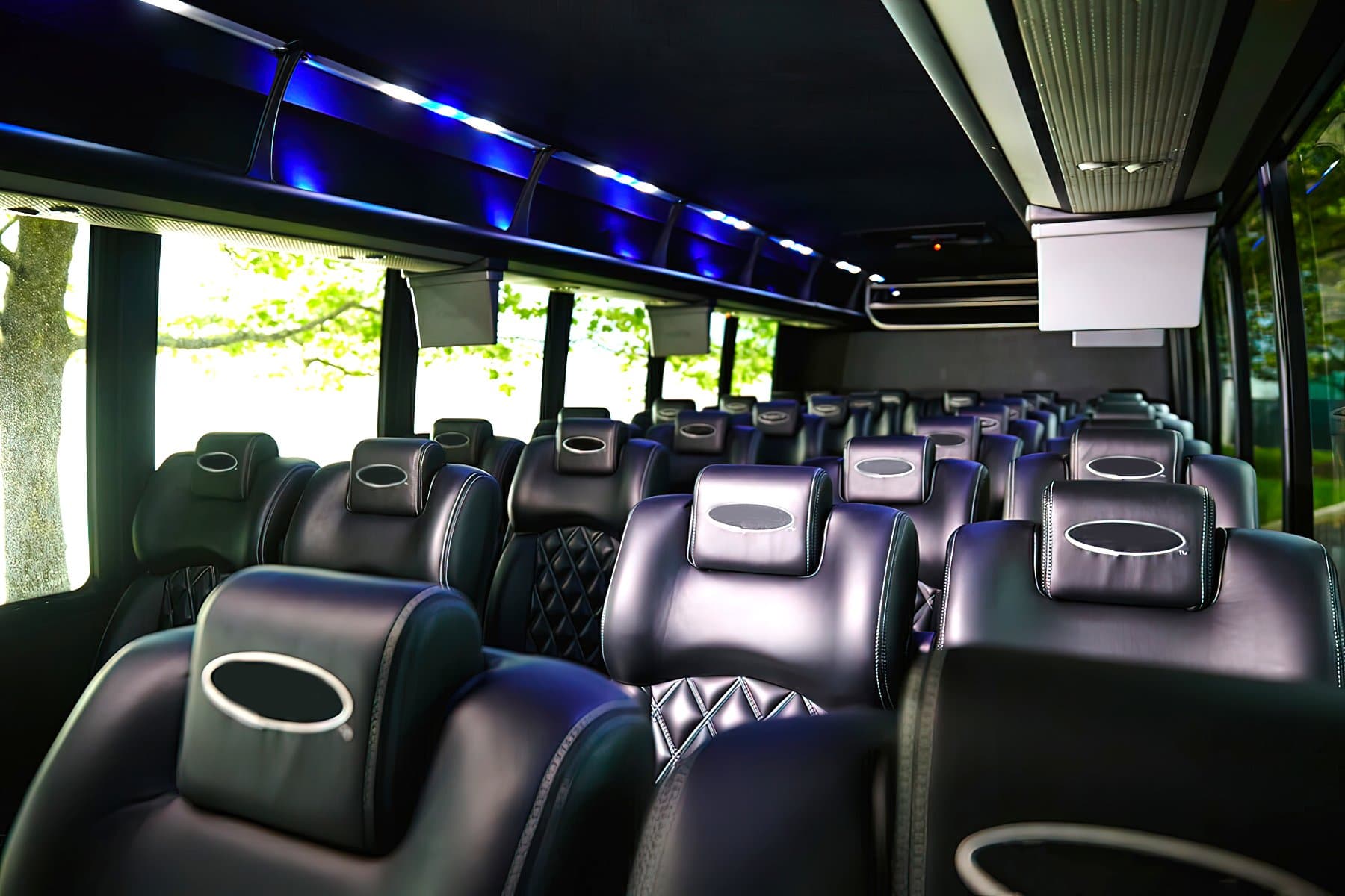 31 PAX MINI COACH exterior 2