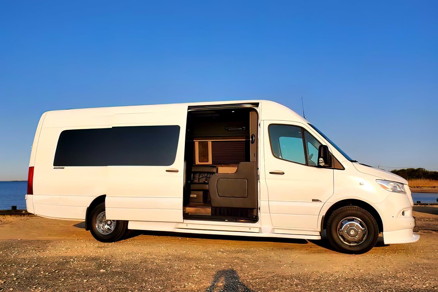 12 PAX MERCEDES SPRINTER LIMO exterior 10