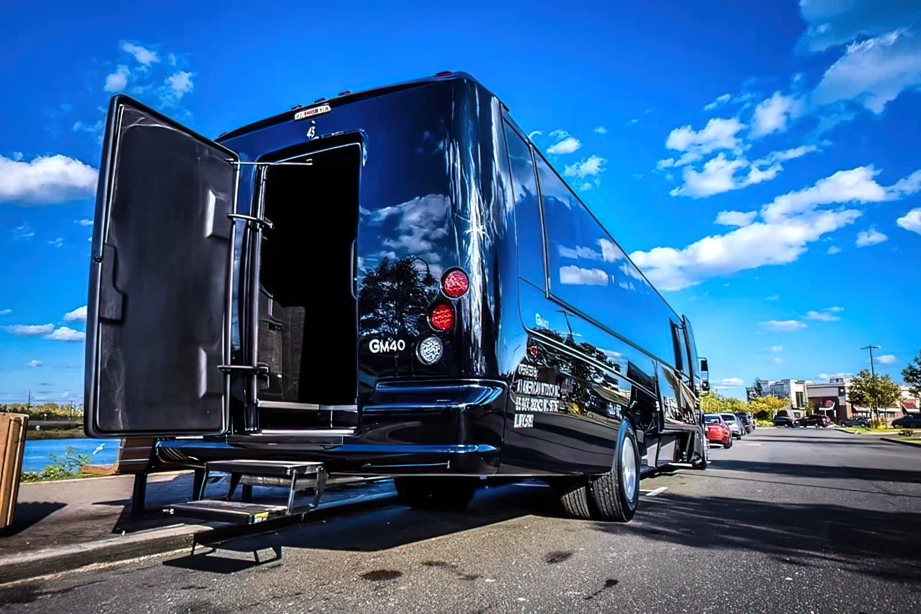 38 PASSENGER MINICOACH exterior 6