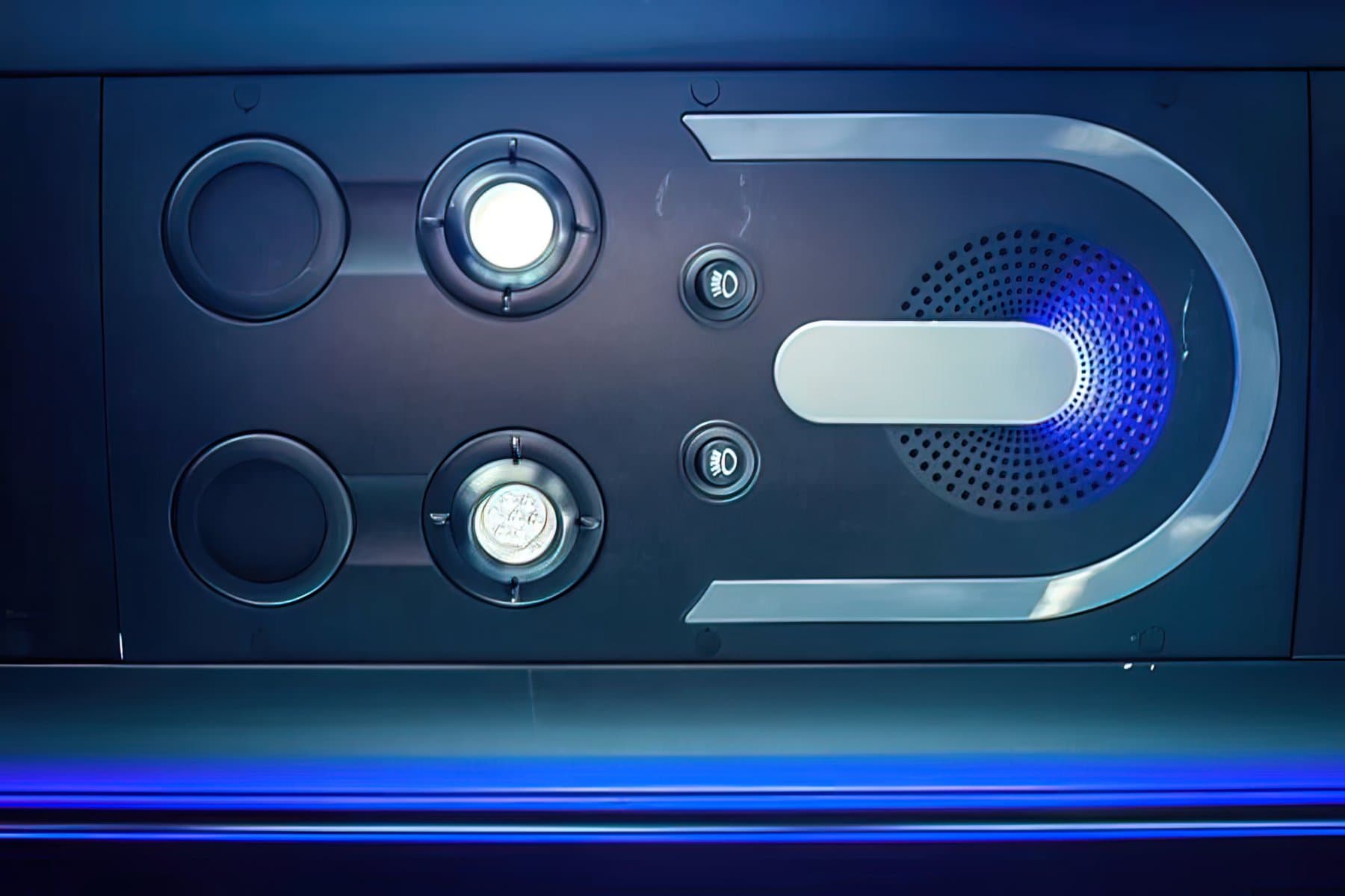 38 PASSENGER MINICOACH exterior 10