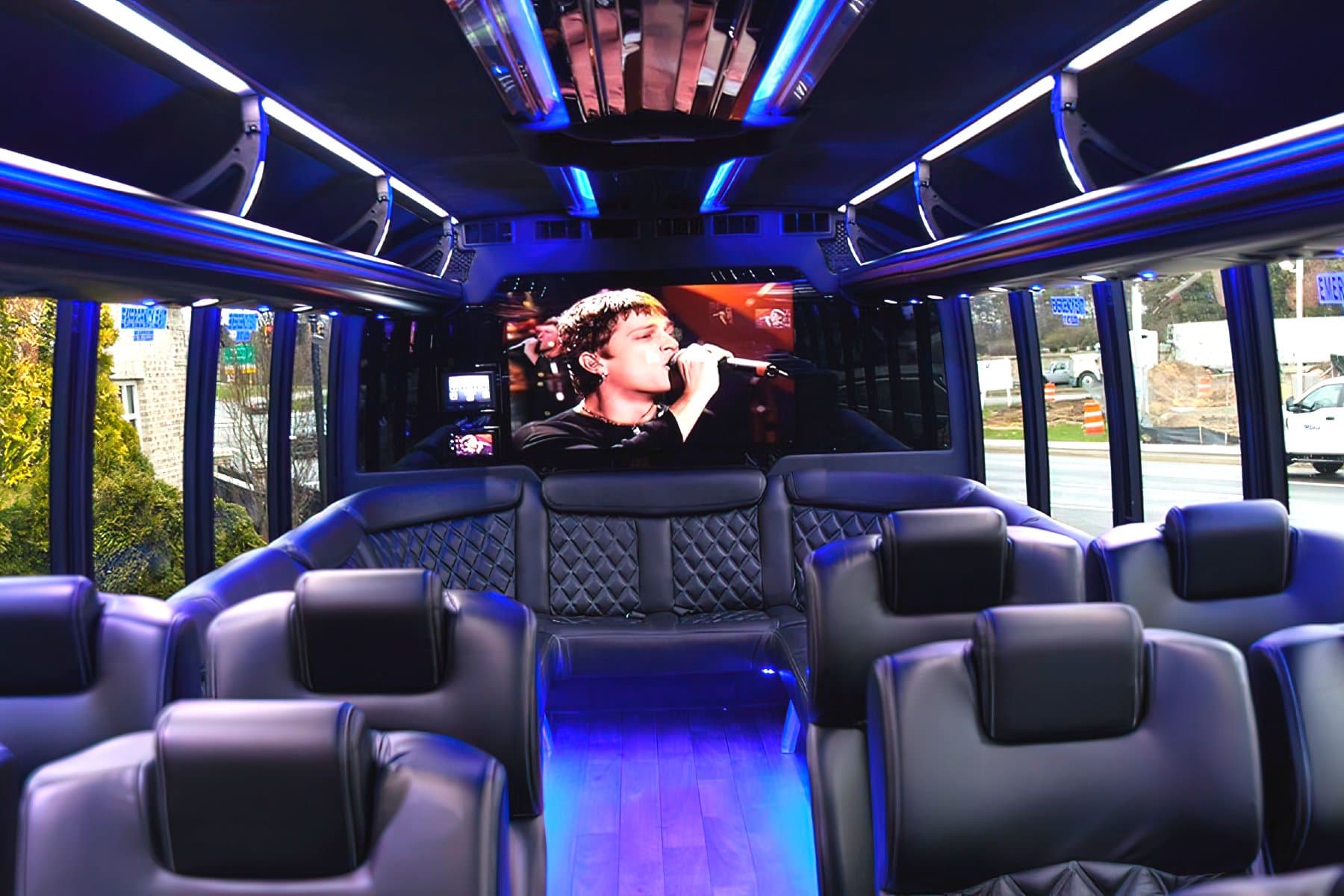 33 PAX Multi-Use Bus exterior 5