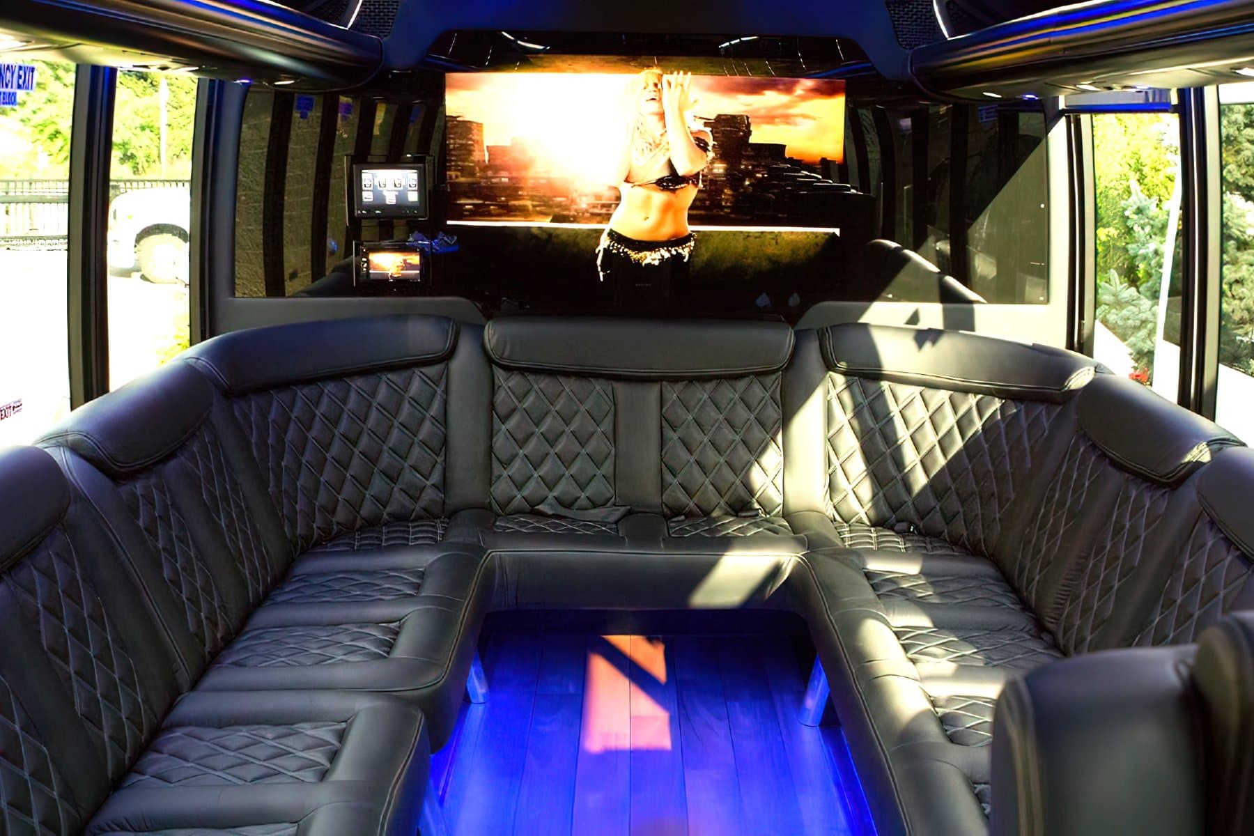 33 PAX Multi-Use Bus exterior 6