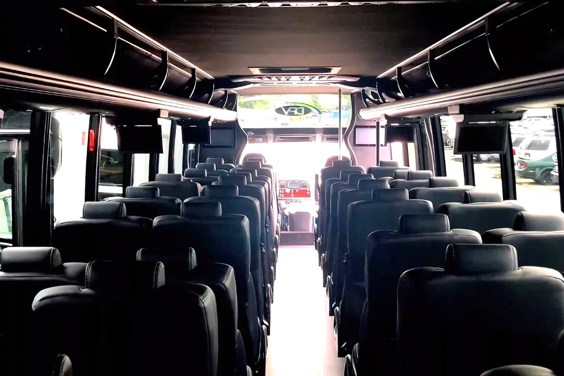 Luxury 47 PAX Coach exterior 3