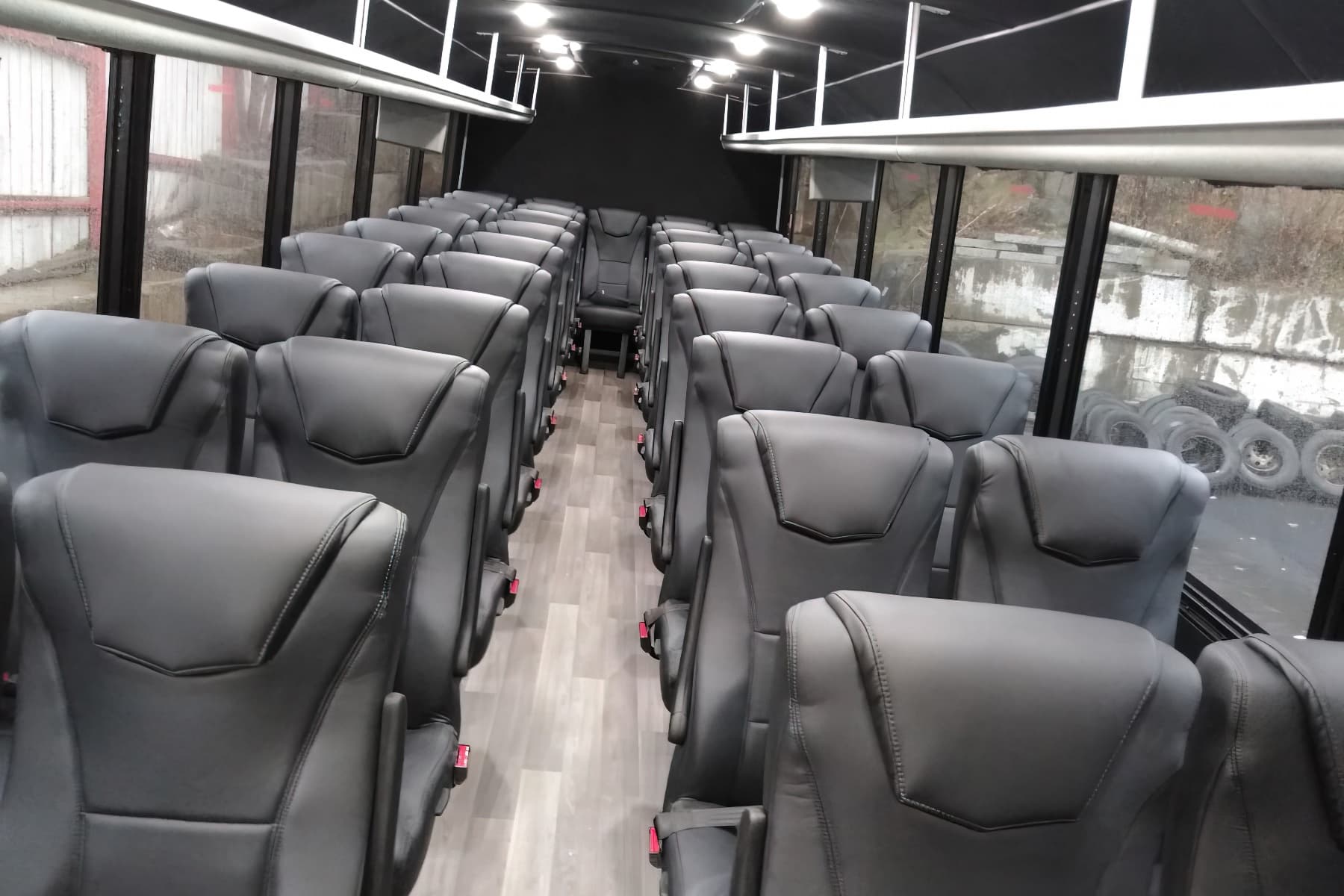 38 PAX Bus exterior 2