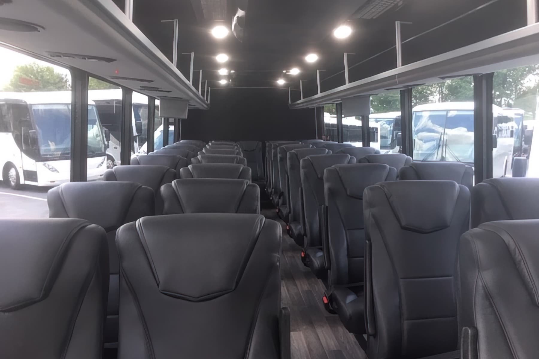 38 PAX Bus exterior 6