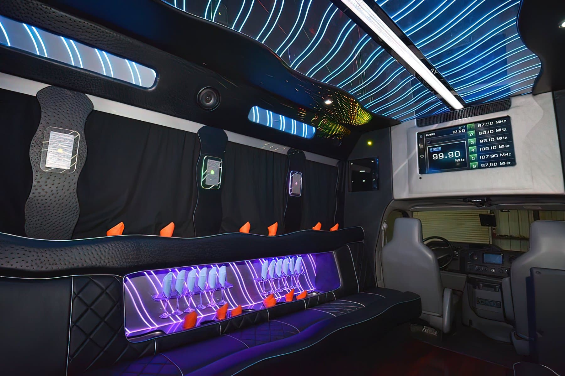 22 PAX PARTY BUS exterior 3