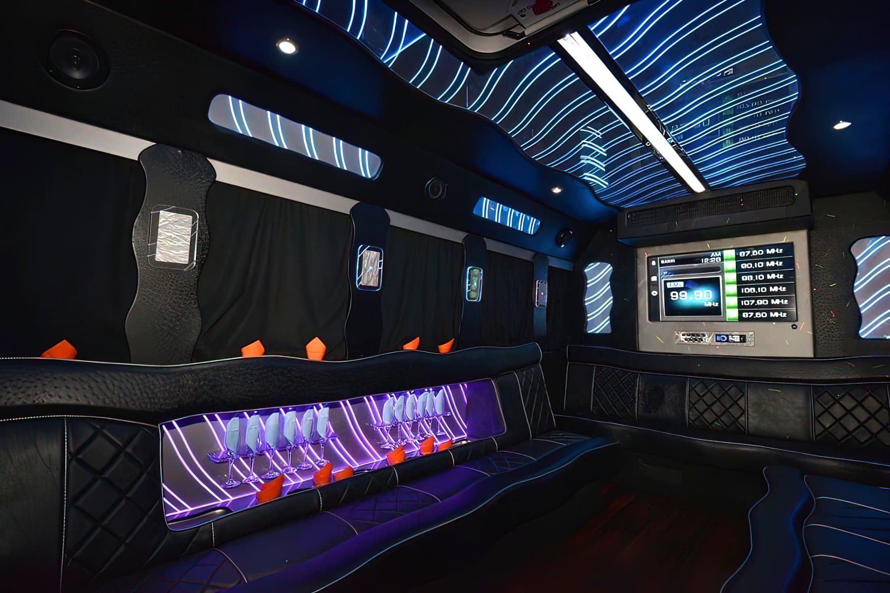 22 PAX PARTY BUS exterior 4