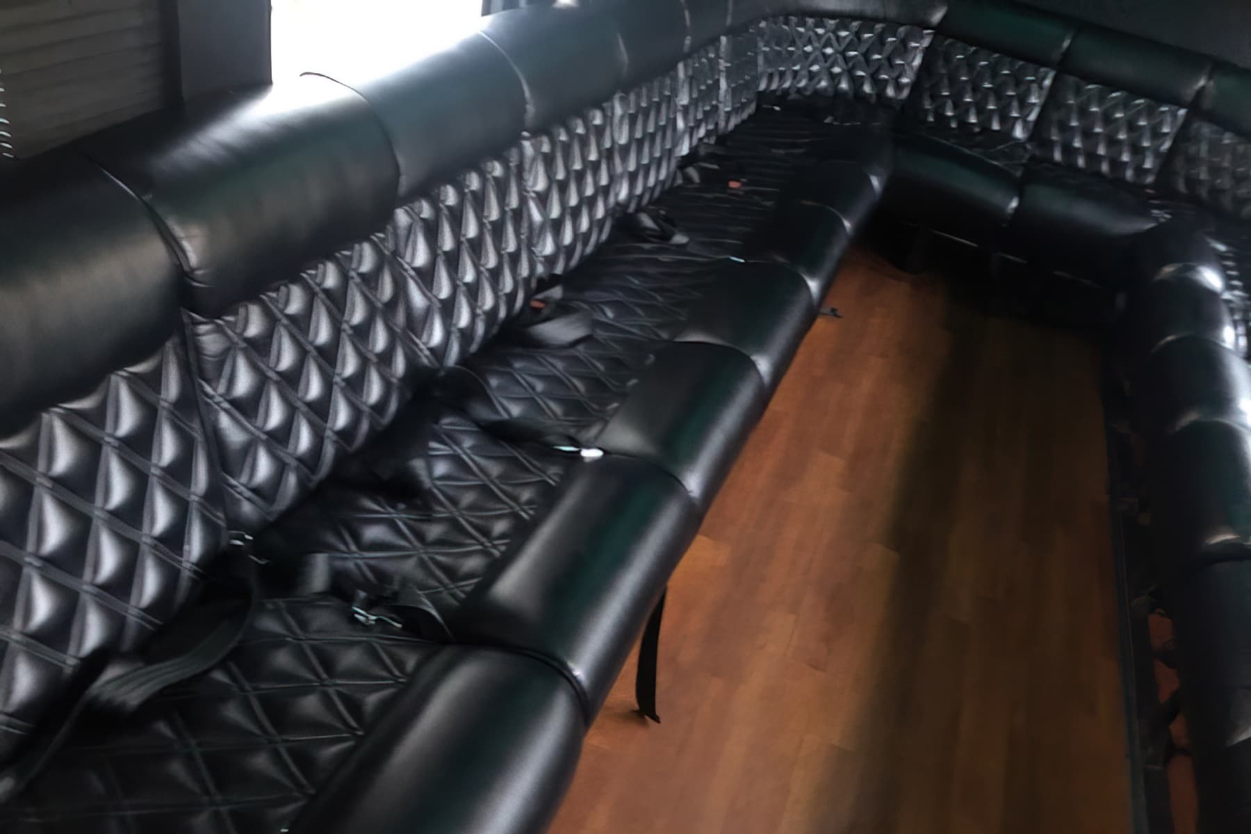 28PAX Party Bus exterior 6