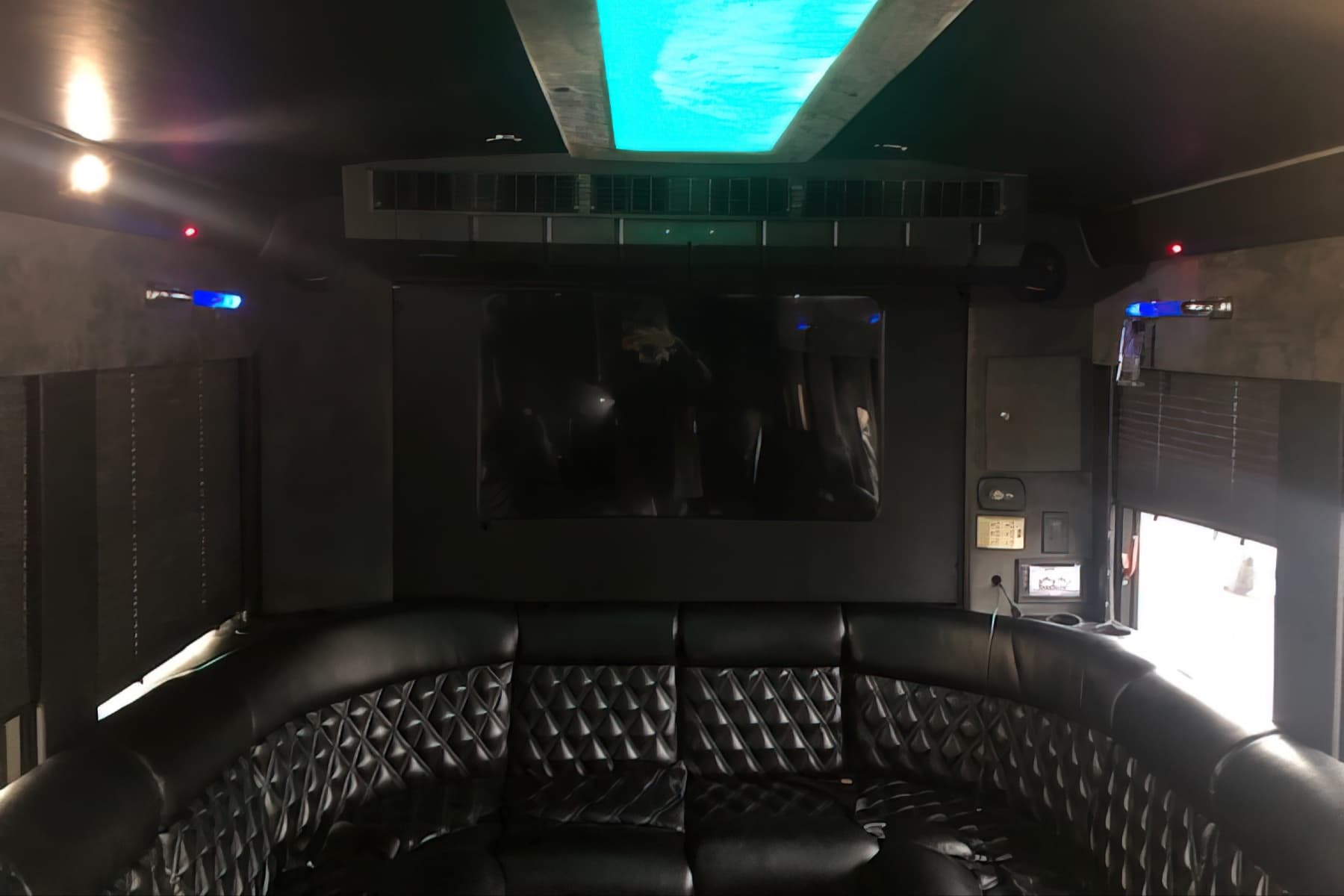 28PAX Party Bus exterior 9