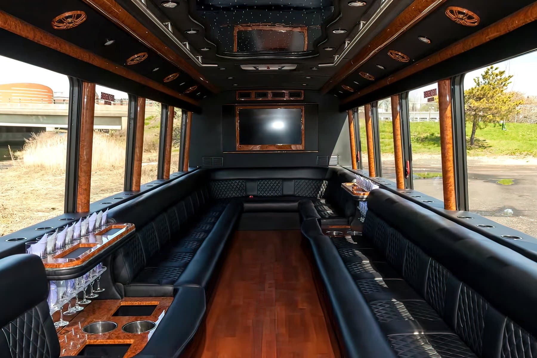 30 PAX PARTY BUS exterior 2