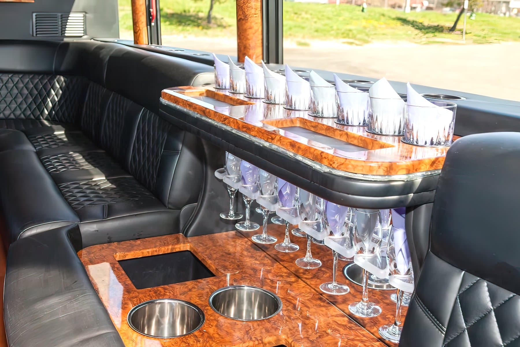 30 PAX PARTY BUS exterior 3