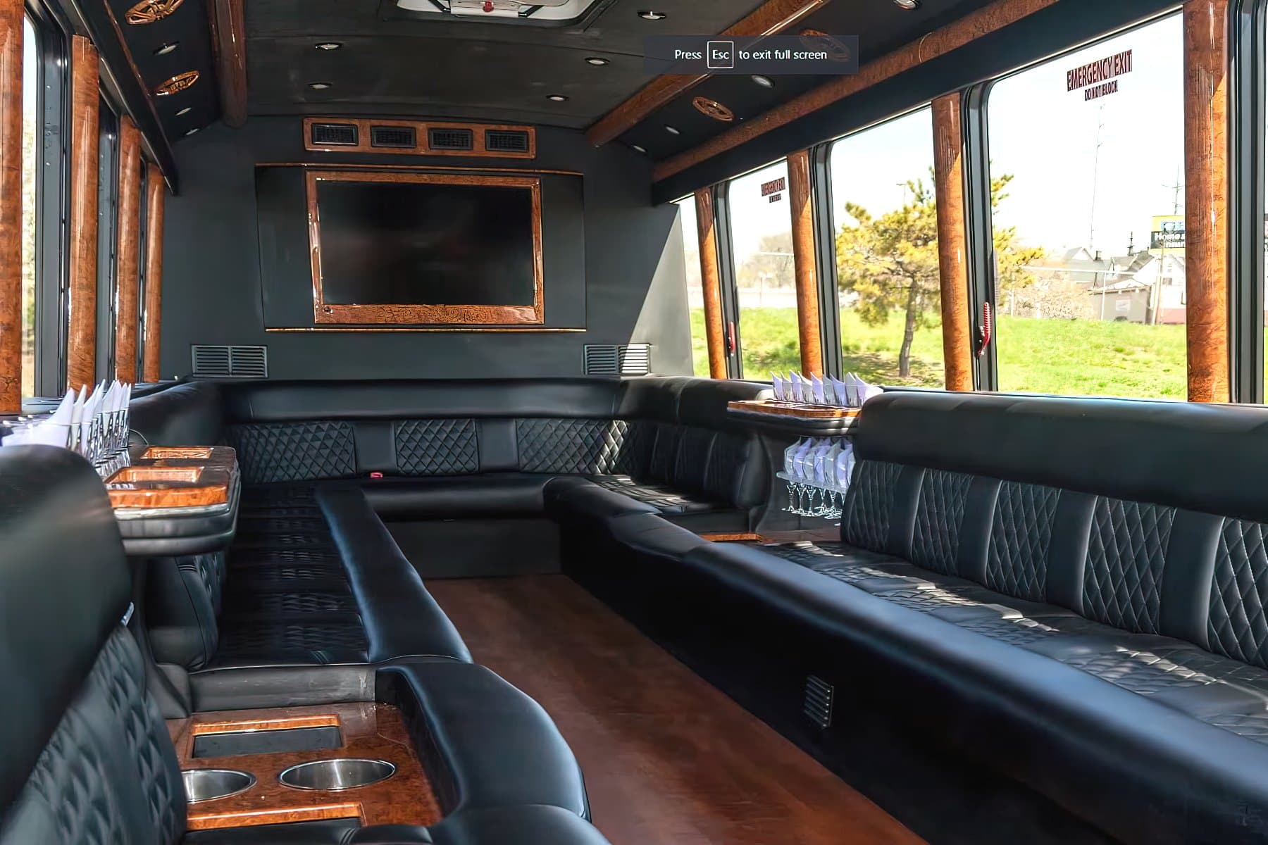 30 PAX PARTY BUS exterior 4