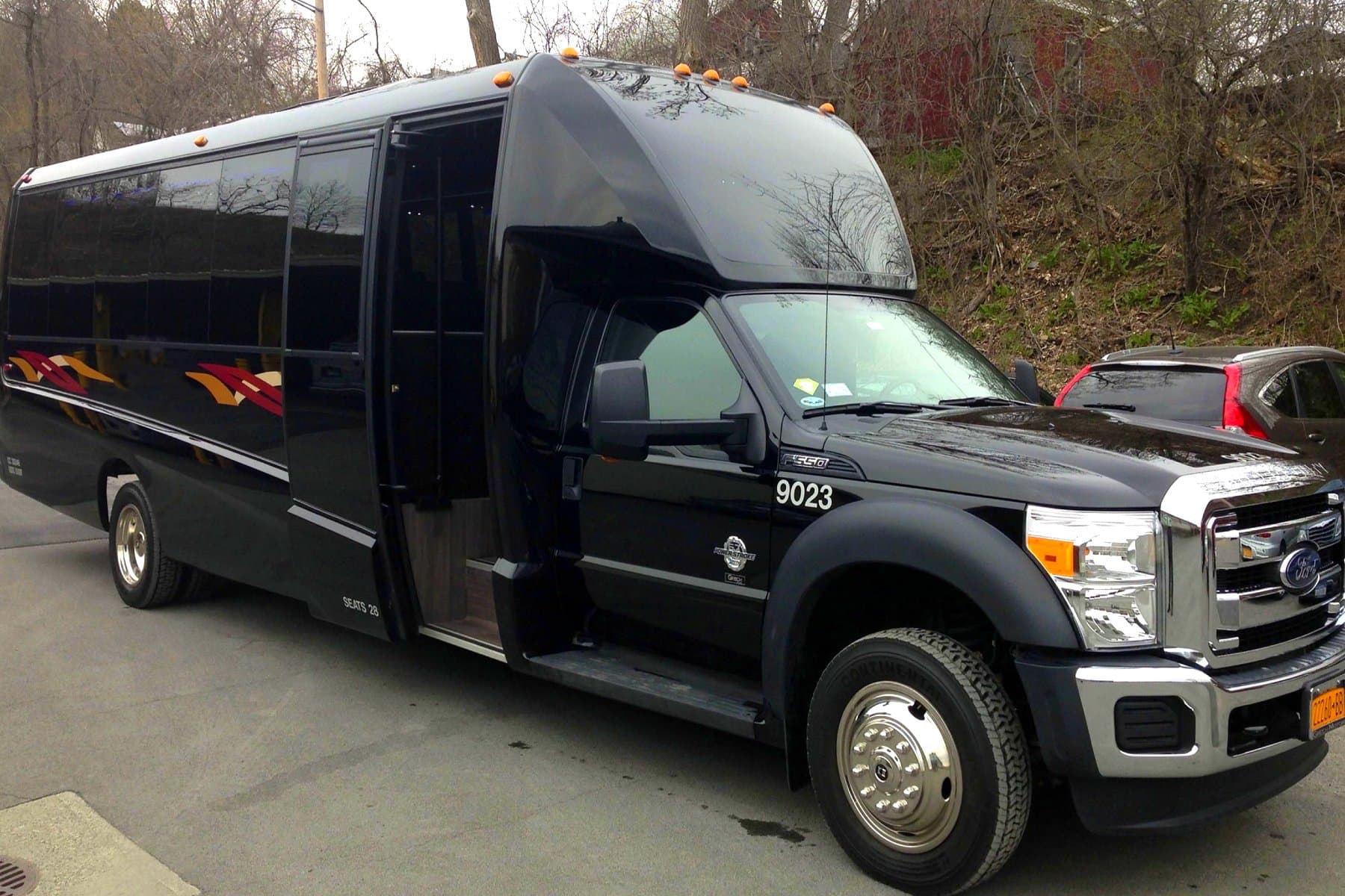 28 PAX Mid-Size Bus exterior 3