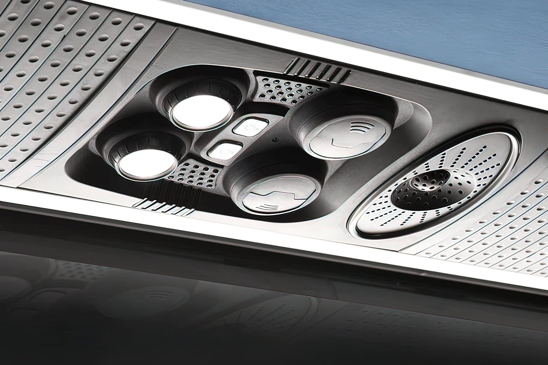 30 PAX Bus exterior 5