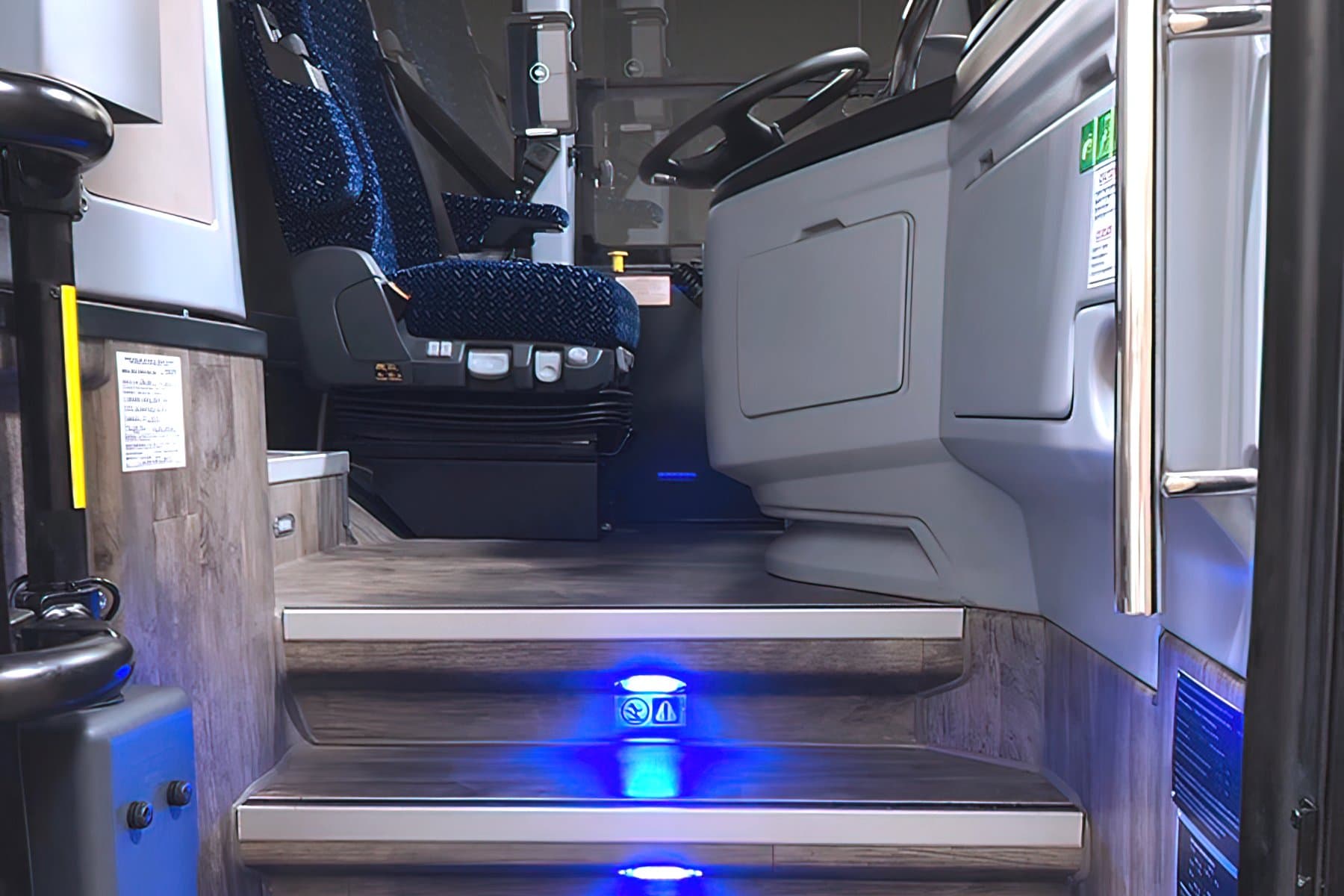 30 PAX Bus exterior 8