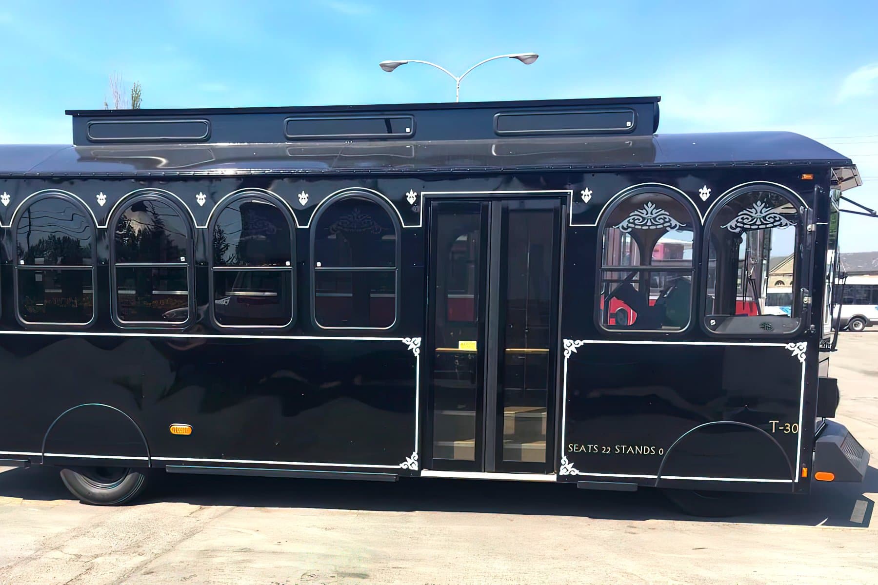 22 PAX Trolley Black Beauty exterior 4