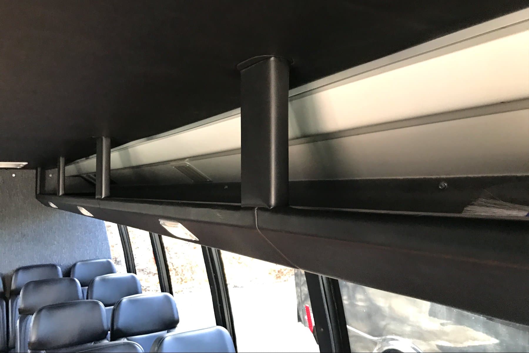 23 PASSENGER MINI COACH exterior 4