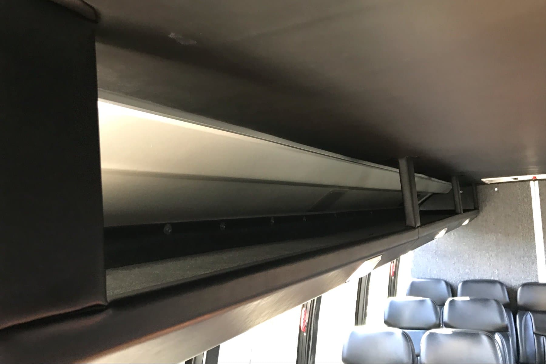 23 PASSENGER MINI COACH exterior 5