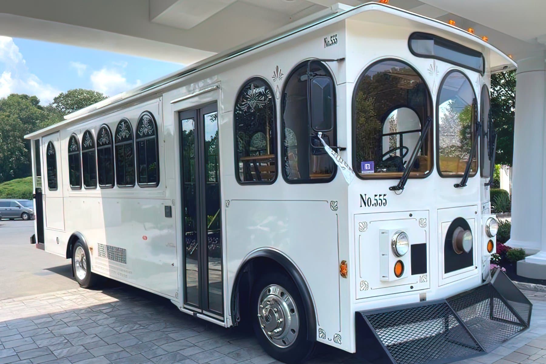 24 PAX  WHITE TROLLEY exterior 3
