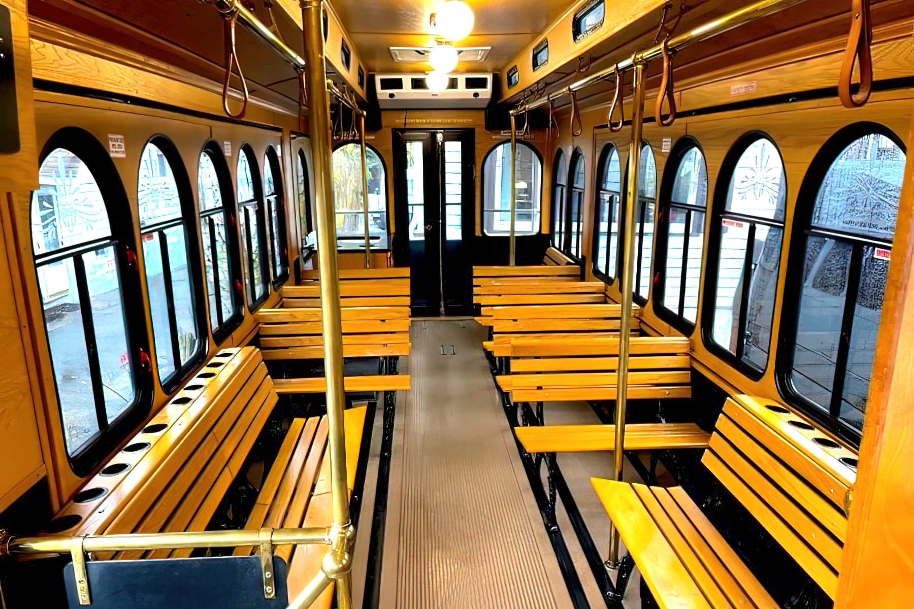 24 PAX  WHITE TROLLEY exterior 4