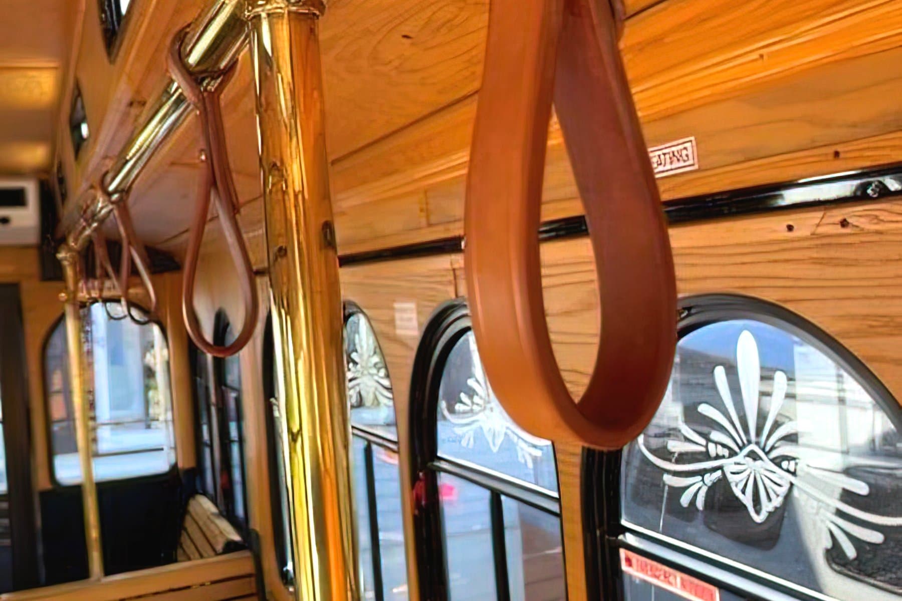 24 PAX  WHITE TROLLEY exterior 5