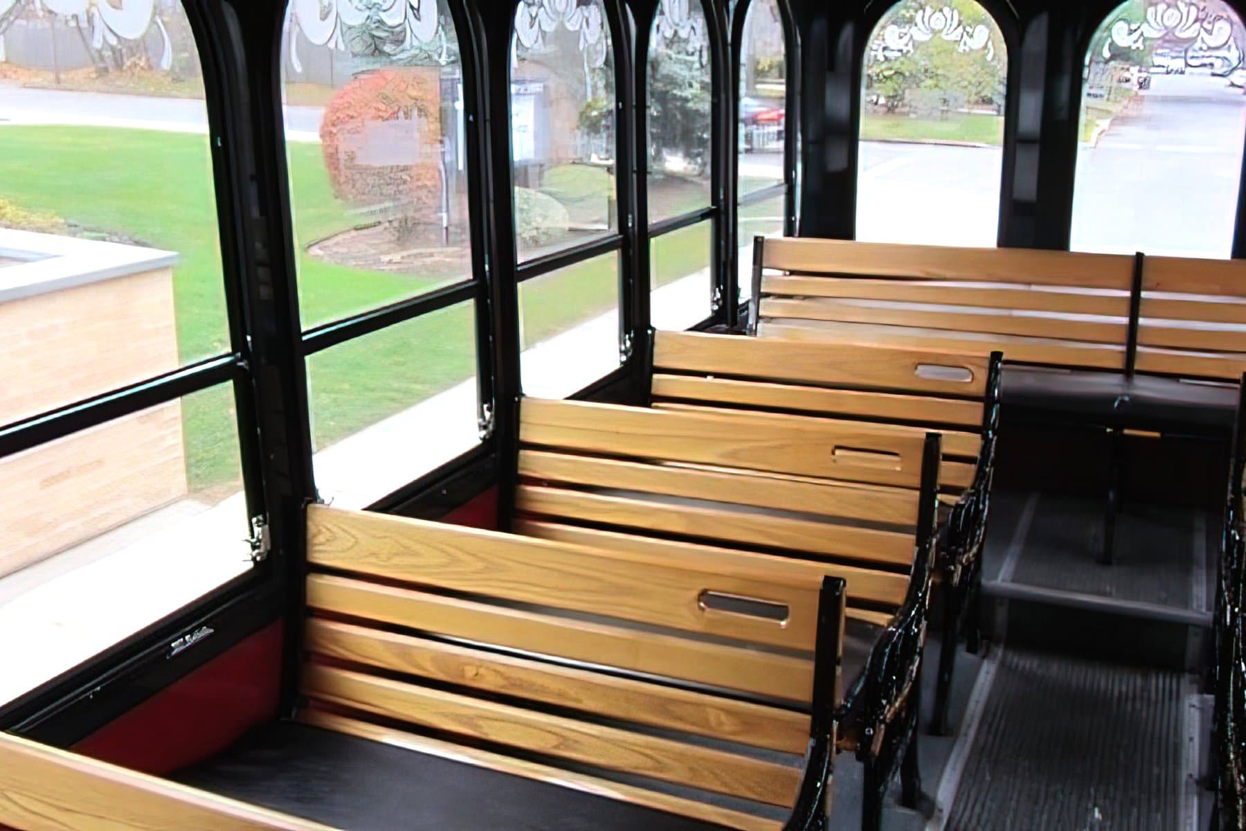 Trolley 29 PAX (WheelChair Accessible) exterior 4