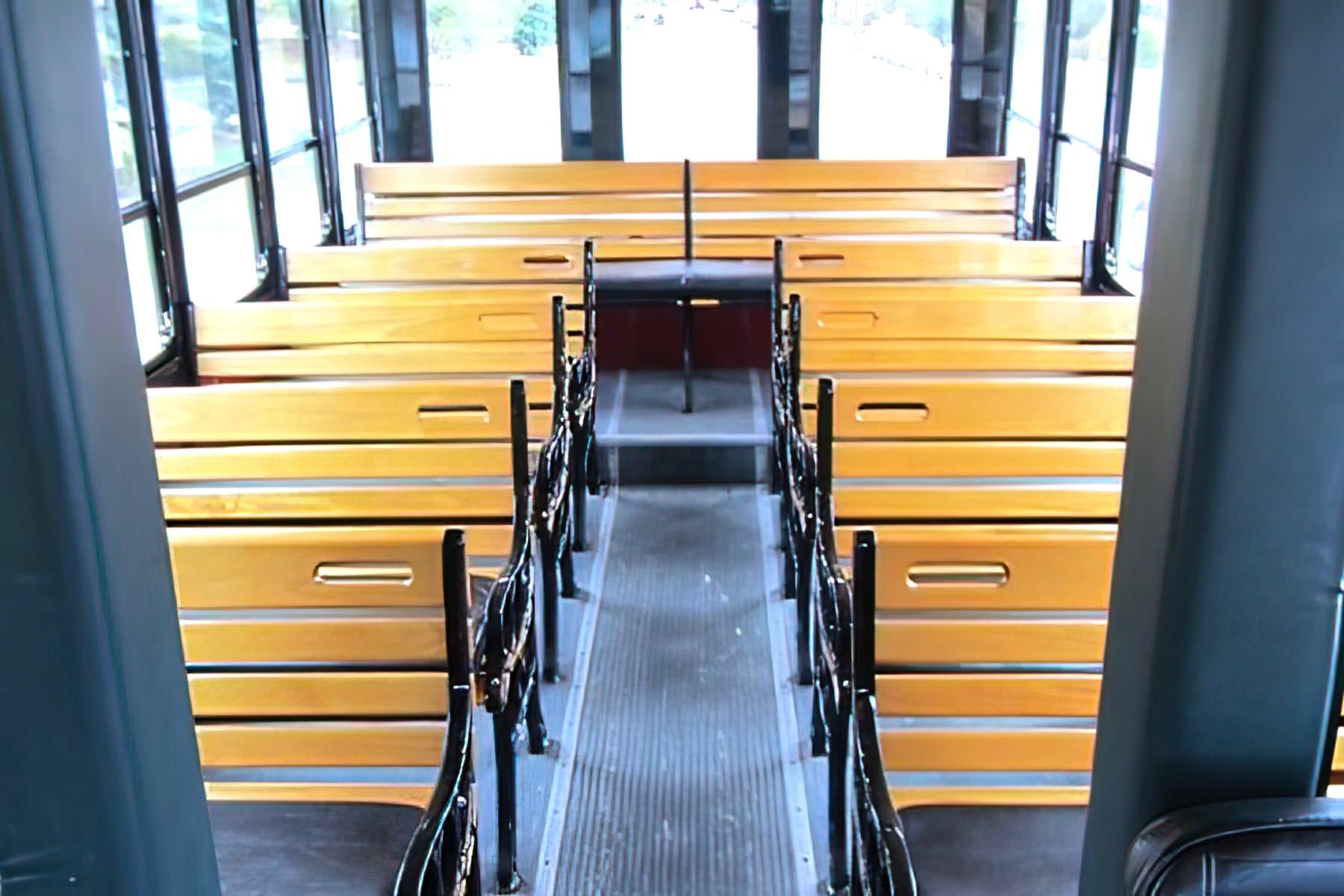 Trolley 29 PAX (WheelChair Accessible) exterior 5